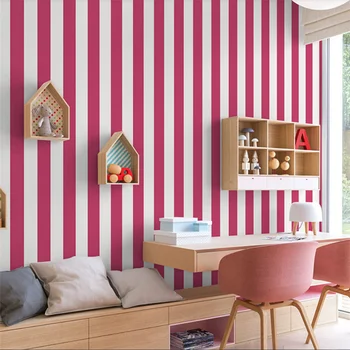 Kvalitetne pozadine u Mediteranskom stilu, sa plavim i ružičastim vertikalnim prugama ins u skandinavskom stilu, pozadina za dječju sobu s princezom